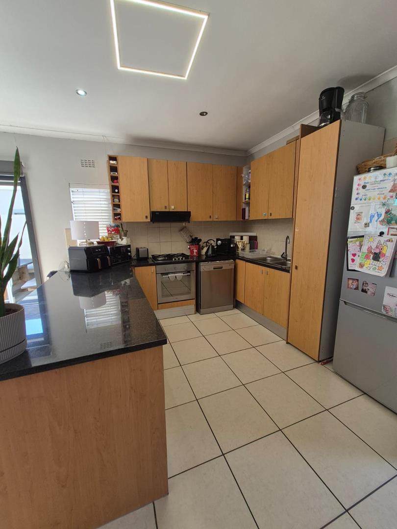 3 Bedroom Property for Sale in Plattekloof Western Cape